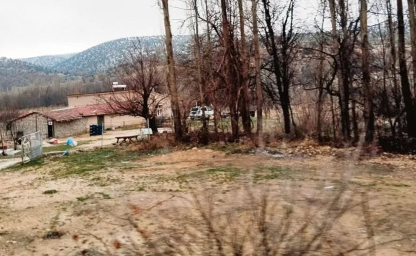 Karaman'da çiftlikte kan donduran manzara! Beton altına gömülü 23 kemik bulundu - Resim: 1