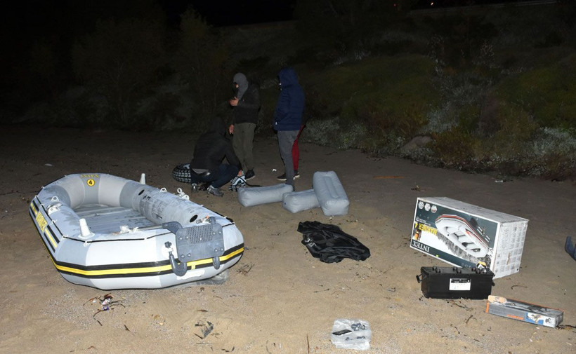 Mülteciler botları şişirip Yunanistan'a doğru yola çıktılar işte o anlar ilk kez görüntülendi - Resim: 3