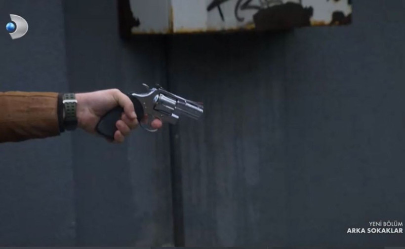 KANAL D Arka Sokaklar Rıza Baba öldü mü 'Mesut vurdu' iddiası! - Resim: 3