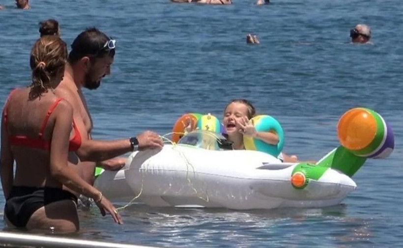 İkinci bebeğini bekleyen Seda Bakan halk plajında görüntülendi - Resim: 2