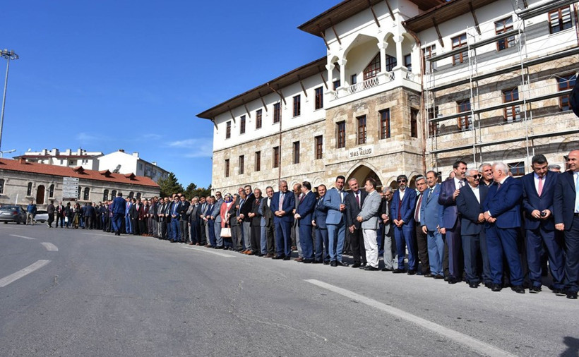 Sivas'ta vali karşılama kuyruğu! - Resim: 3