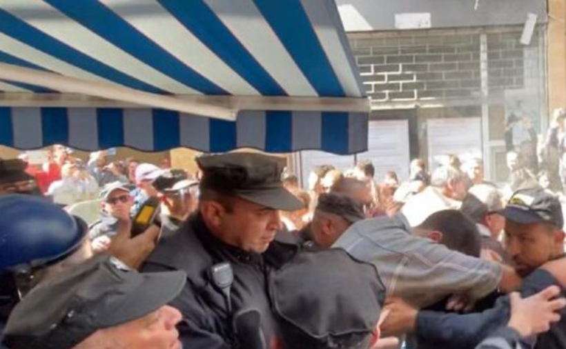 Rum yönetimi kapıları kapattı! Eylem yapan Kıbrıslı Türklere biber gazı sıktı - Resim: 4