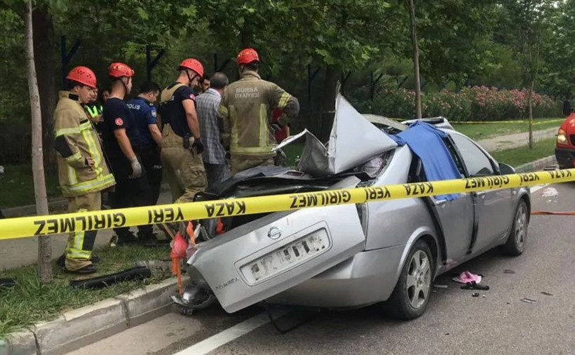 Beton mikseri, aracın üzerine devrildi: 4 ölü - Resim: 3
