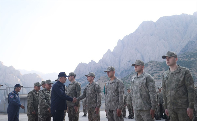 Hulusi Akar ve komutanlar Dağlıca'da! Münbiç ve Tel Rıfat’tan bazı tacizler başladı - Resim: 4