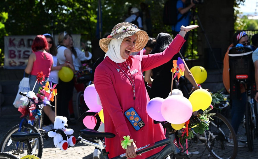 Başkentte kadınlar süslenip püslenip pedal bastı - Resim: 2