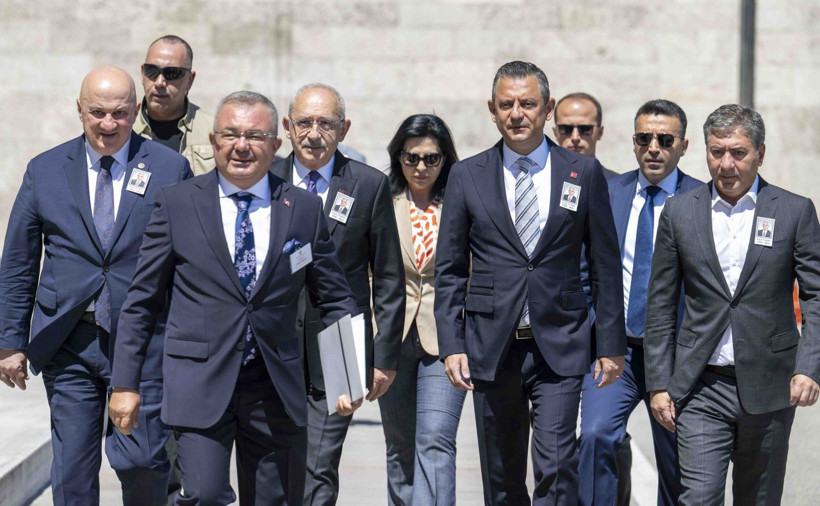 Eski bakan Yaşar Yakış'a veda! Meclis'te düzenlenen törende Kılıçdaroğlu ile Özel yan yana geldi - Resim: 1