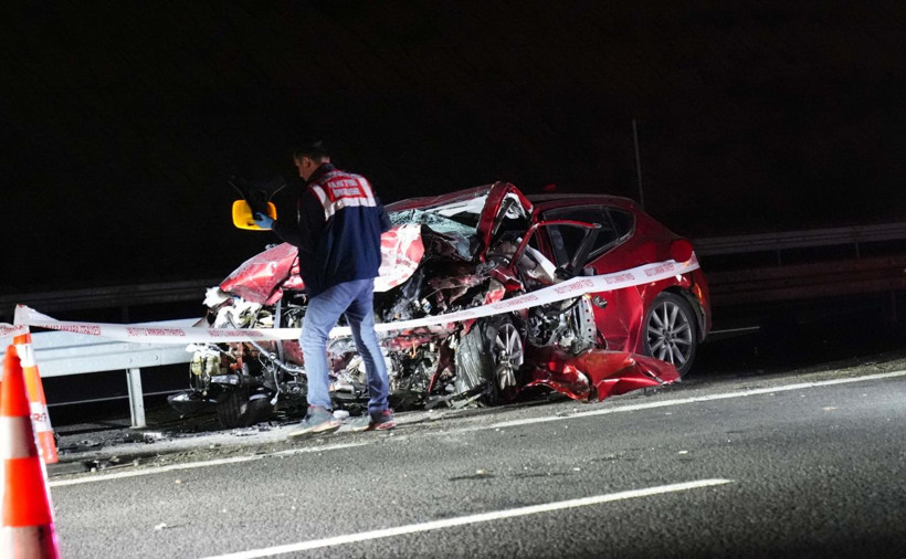 Ters yönde ilerledi, facia kaçınılmaz oldu! Ankara-Niğde Otoyolu'nda katliam gibi kaza: 4 ölü - Resim: 1