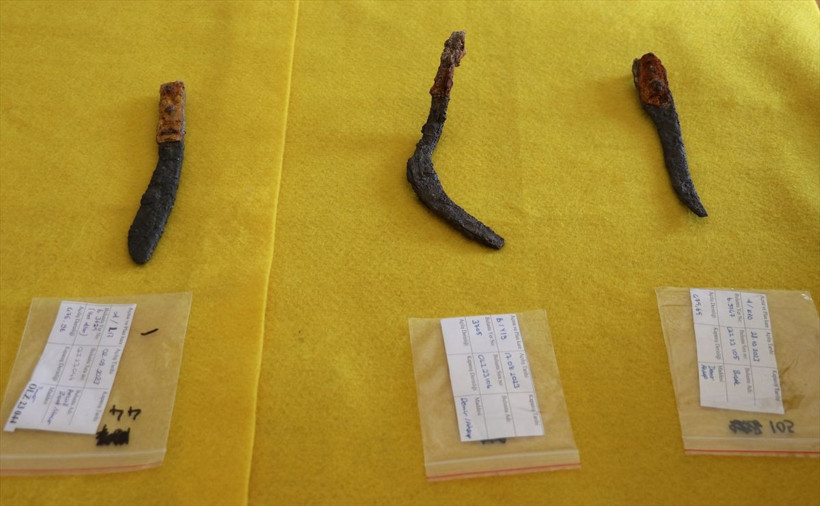 Amasya'daki Oluz Höyük kazılarında Pers ve Medlere ait bıçaklar bulundu - Resim: 1