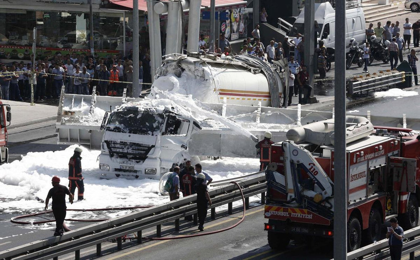 Avcılar'da üst geçit çöktü! - Resim: 4