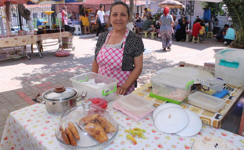 İzmir'de kurulan bu pazarda erkeklere yer yok - Resim: 3