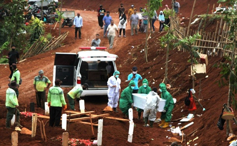 Endonezya'da vaka sayıları arttı! Mezarlık alanı genişletiliyor - Resim: 4