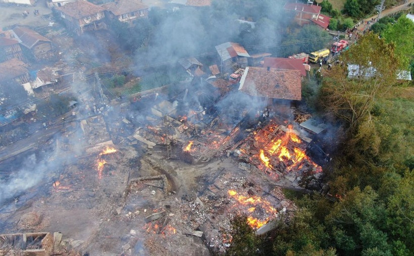 Kastamonu'da 10 ev küle döndü! Evlerinin yanışını çaresizlikle izlediler - Resim: 4