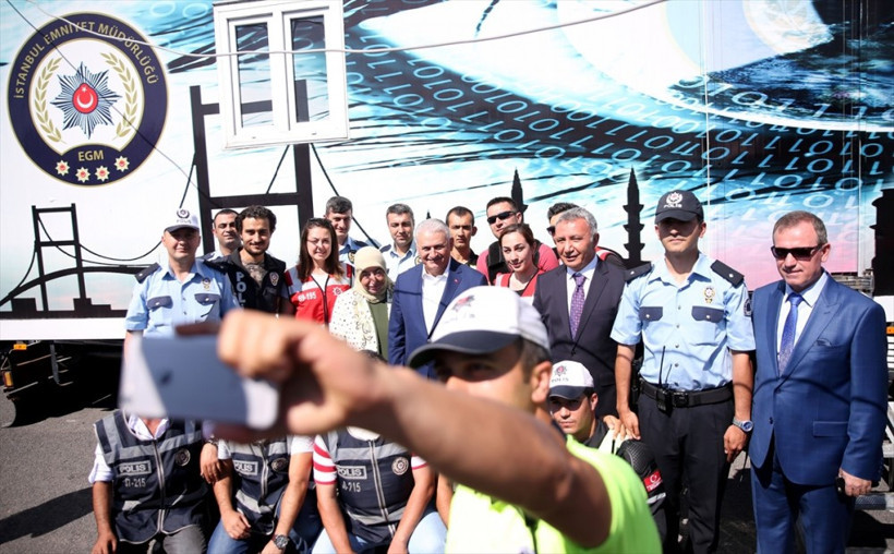 Trafikte Başbakan Yıldırım'ı karşılarında görünce... - Resim: 2