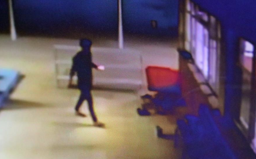 Caminin duvarlarına dadanan genç imam ve müezzini canından bezdirdi - Resim: 1