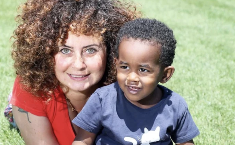 Etiyopyalı çocuğu evlat edinmişti! Esra Akkaya yıllar sonrailk kez paylaştı - Resim: 1