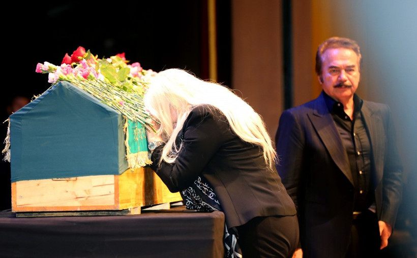 Oya Aydoğan'ın cenaze töreni kimler vardı detaya dikkat! - Resim: 4