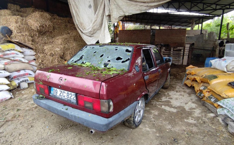 Denizli'de yumurtadan büyük dolu yağdı arabalar ve çatılar kevgire döndü - Resim: 1