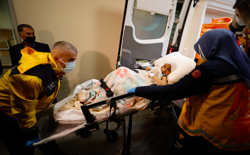 Gaziantep'te pitbull saldırısında yaralanan Asiye için Bakan Koca dünyaca ünlü o hekimimizi aradı - Resim: 1