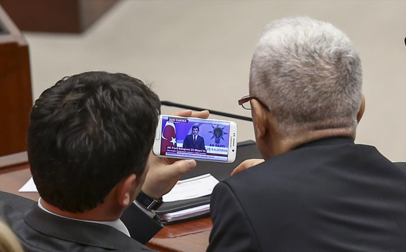 Genel Kurulda telefonunu kapan onu izledi! - Resim: 2