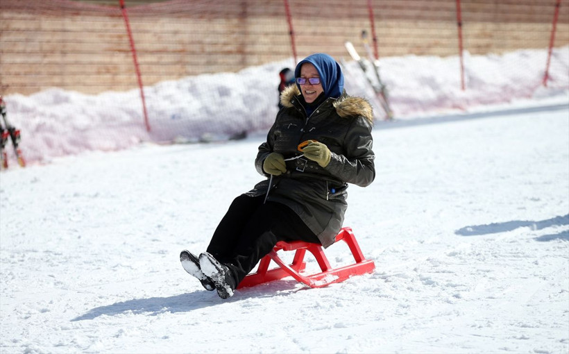 Covid-19 kısıtlamasından muaf oldular! Erzurum Palandöken'de keyif çattılar - Resim: 2