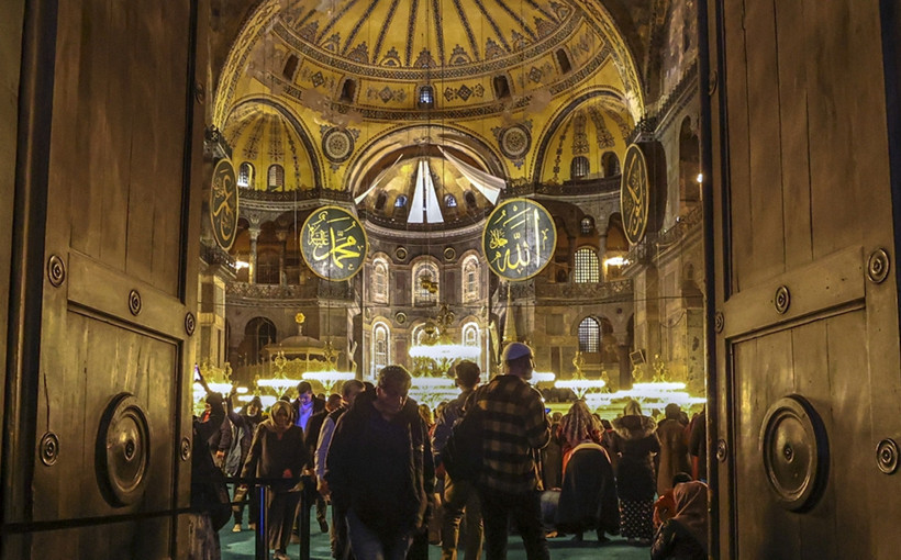 Ayasofya Camisi'nin kapı kırılma sebebinin ardında ürpertici hurafeler! Büyü yapan yiyen var!