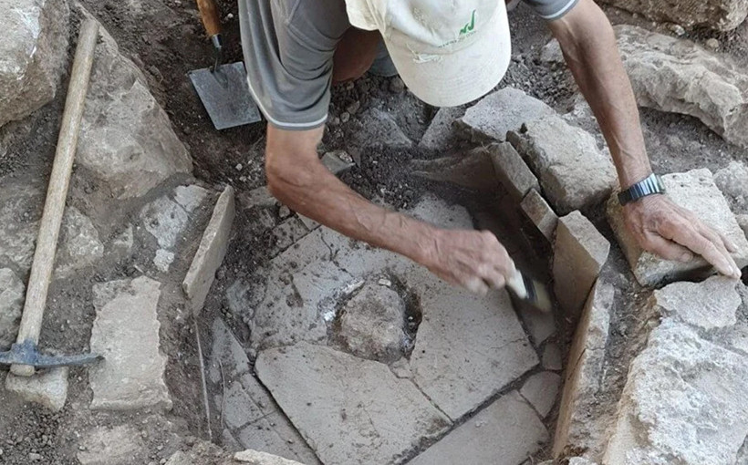 Hepsi duvarın içinden çıktı! Saf altın sikkeleri Müslümanlar almasın diye gizlemiş
