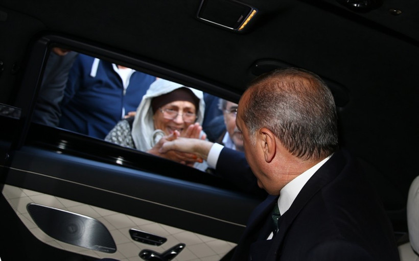 Erdoğan Boşnak gençlerle ilahi söyledi! - Resim: 1