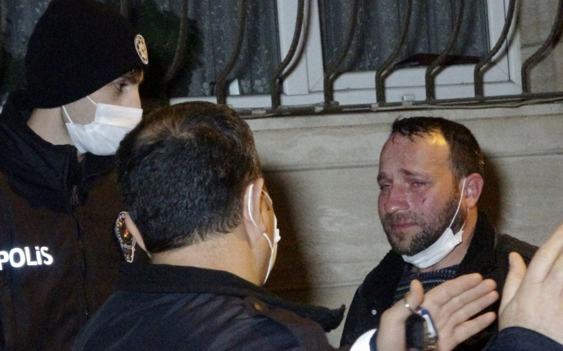 Bursa'da karısı tarafından oklavayla dövülen adam kolu ısırılıp sokağa atıldı - Resim: 1