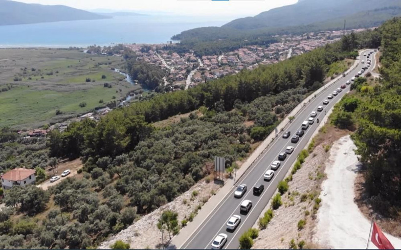 Bayramda sakin kente akın ettiler! Nüfusu 100 bini geçti, trafik kitlendi, plajlar doldu taştı! - Resim: 4
