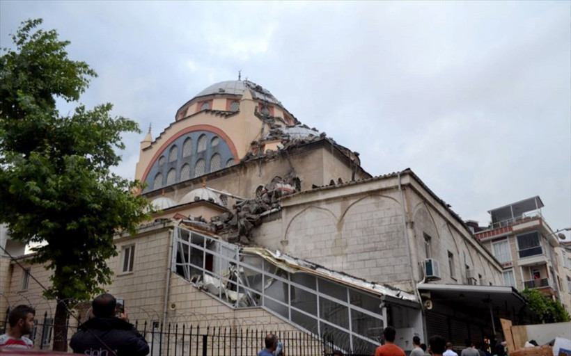 Fırtına camilerin minarelerini yıktı - Resim: 2