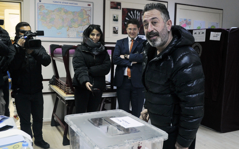 Cem Yılmaz oyunu kullandı, espriyi patlattı - Resim: 4