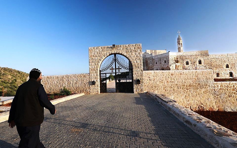Rahip efendiye bakın! Mardin Mor Yakup Manastırı'nda PKK'lı saklamış - Resim: 2
