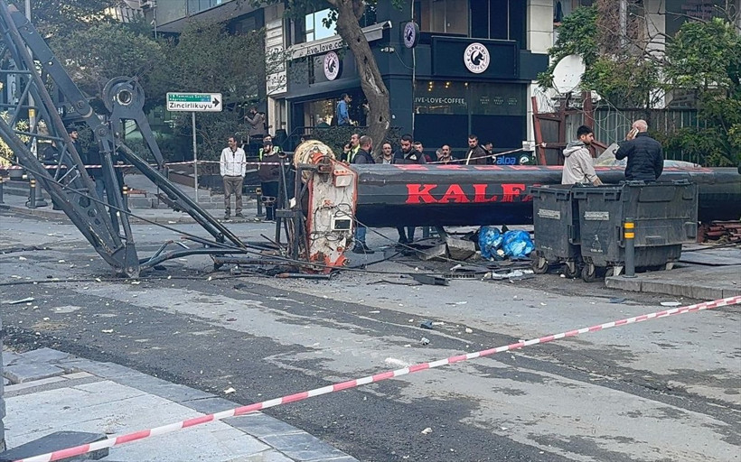 İstanbul'da facianın eşiğinden dönüldü! İnşaat alanındaki vinç öğrenci yurduna devrildi - Resim: 3