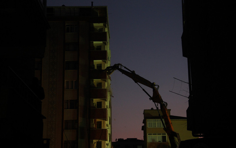 Kartal'da riskli binanın yıkımına başlandı! - Resim: 1