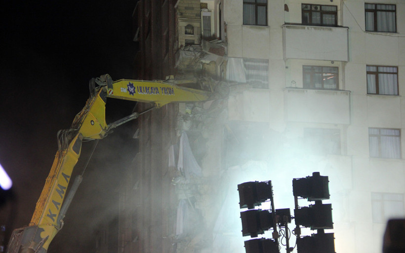 Kartal'da riskli binanın yıkımına başlandı! - Resim: 3