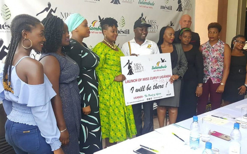 Uganda’da seksi ve kıvrımlı kadın rezaleti Turizm Bakanı değil sanki fuhuş bakanı - Resim: 3