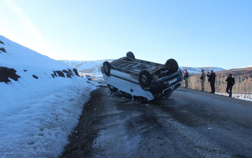 Sivas'ta minibüs devrildi: Çok sayıda yaralı var! - Resim: 3