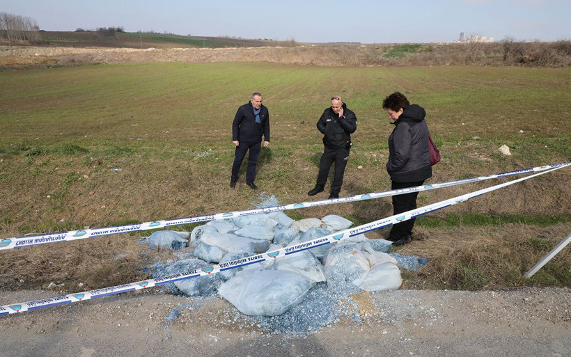 Büyükçekmece’de 60 çuval zehirli kimyasal atık bulundu! - Resim: 2