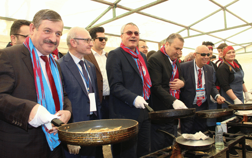 Manisa’ya 5 ton hamsi yağdı - Resim: 1