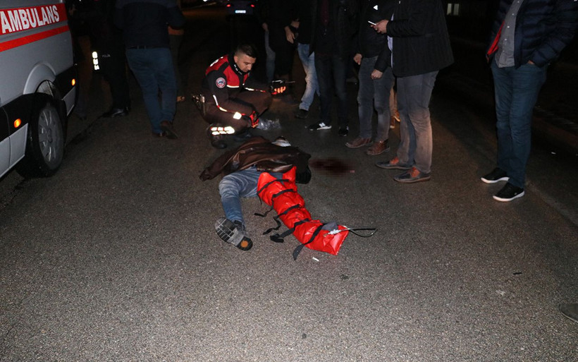 Adana'da alkollü sürücü uygulama yapan polise çarpıp kaçtı - Resim: 1