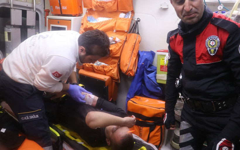 Adana'da alkollü sürücü uygulama yapan polise çarpıp kaçtı - Resim: 2