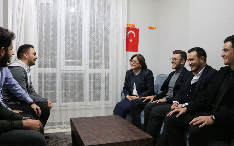 Fatma Şahin anne yemeğini özleyen öğrencilere menemen yaptı - Resim: 3