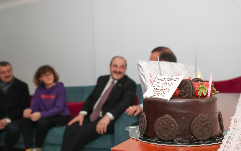 Mustafa Varank'tan öğrencilere çiğ köfte - Resim: 3