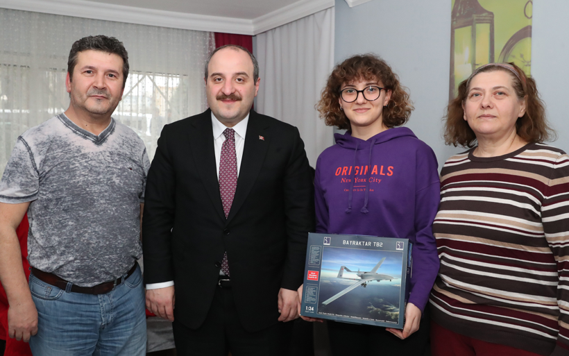 Mustafa Varank'tan öğrencilere çiğ köfte - Resim: 4