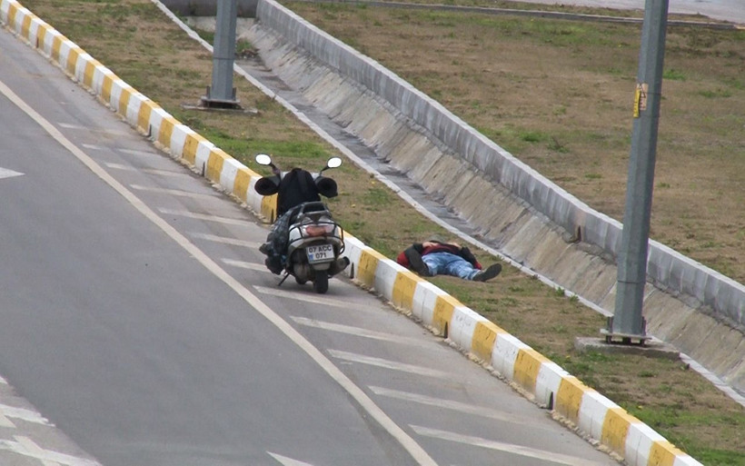 Antalya'da garip olay: Sağlık ekiplerini görünce kalkıp selfie yaptı! - Resim: 1