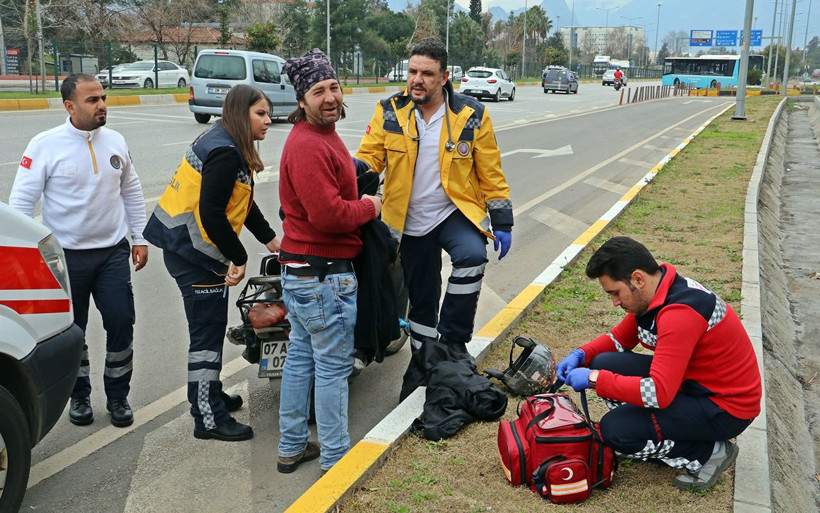 Antalya'da garip olay: Sağlık ekiplerini görünce kalkıp selfie yaptı! - Resim: 4