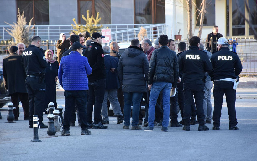 Sivas'ta hastaneyi savaş alanına çevirdiler! - Resim: 4