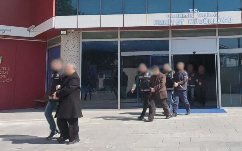 Balıkesir’de FETÖ operasyonu: 57 gözaltı - Resim: 1