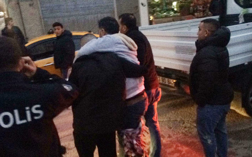 Elazığ'da yufkacıya silahlı ve bıçaklı saldırı: 4 yaralı - Resim: 2