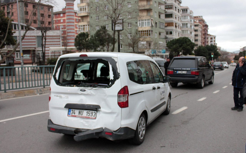 Servis aracı yaptı! İstanbul’da 5 milyonluk kaza! - Resim: 1
